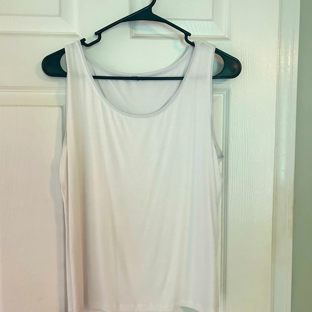 White Ripskirt top sz Medium